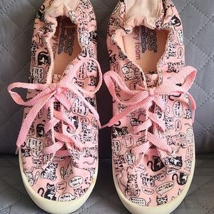 Bob's Shoes Size 8.5 CUTE